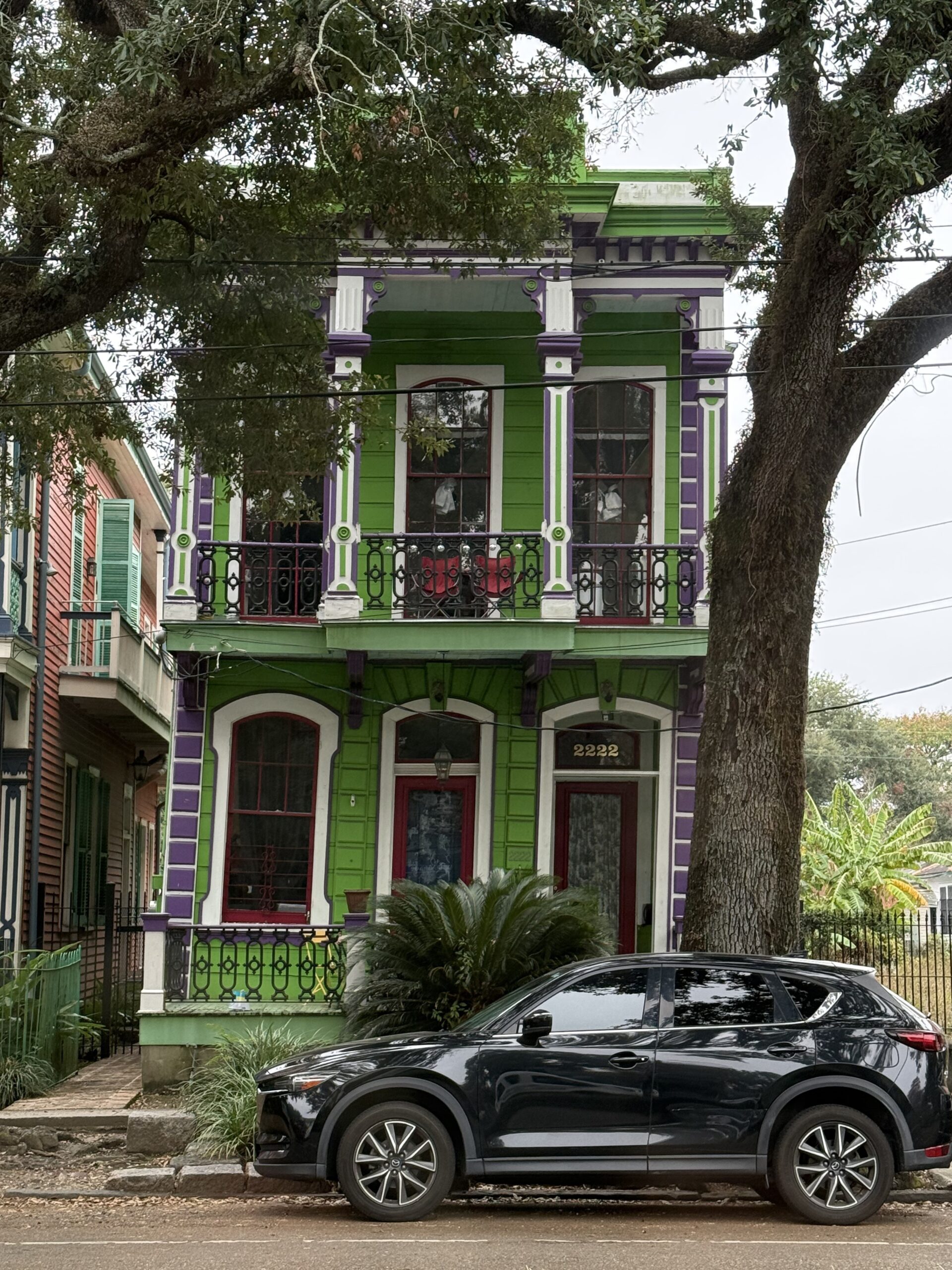 Faubourg St. Jean, La Nouvelle-Orléans — Une voiture garée devant une maison
