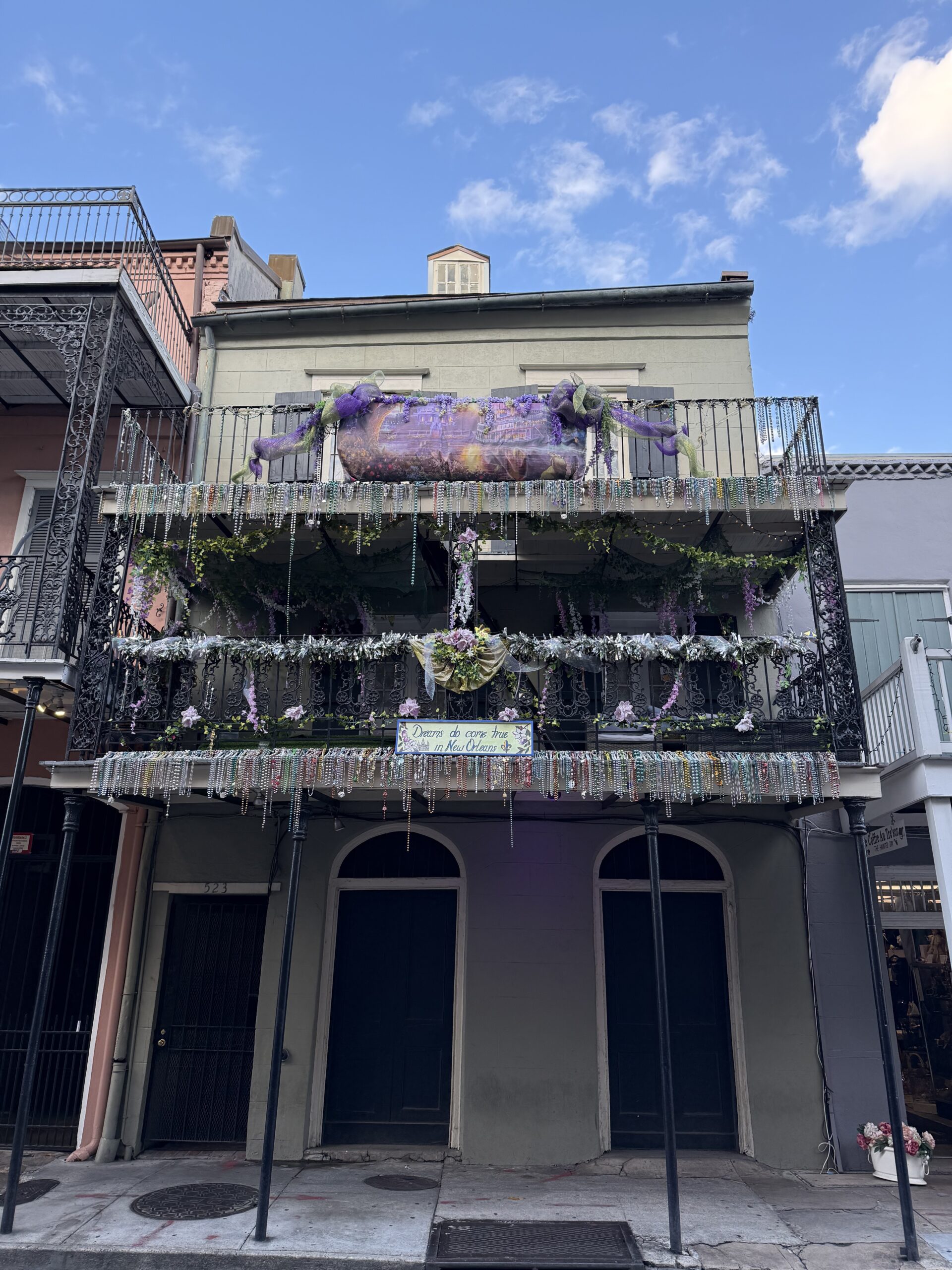 La Nouvelle-Orléans — un balcon avec un balcon et un balcon avec un balcon