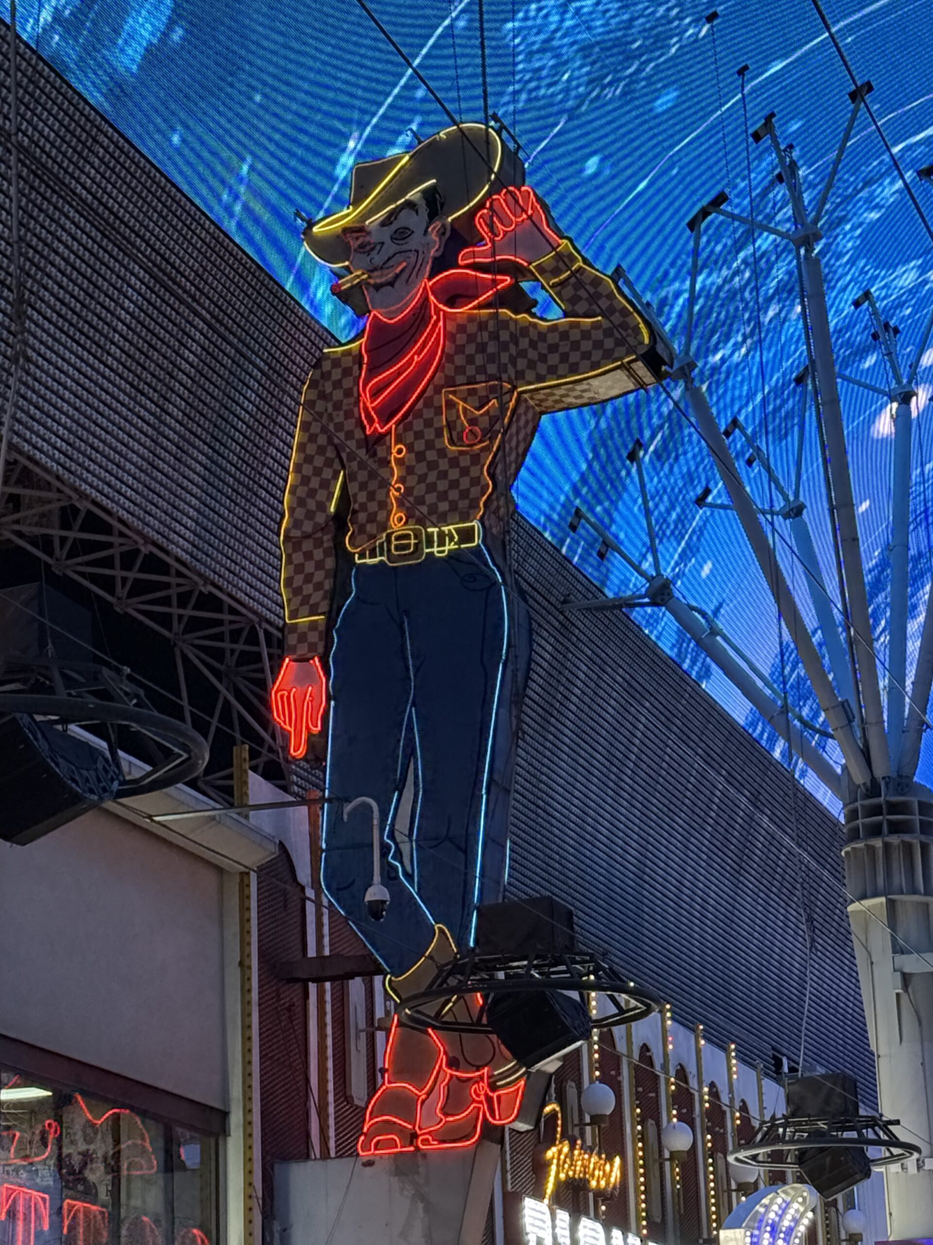 Downtown Las Vegas, Las Vegas — une enseigne lumineuse au milieu d'une ville