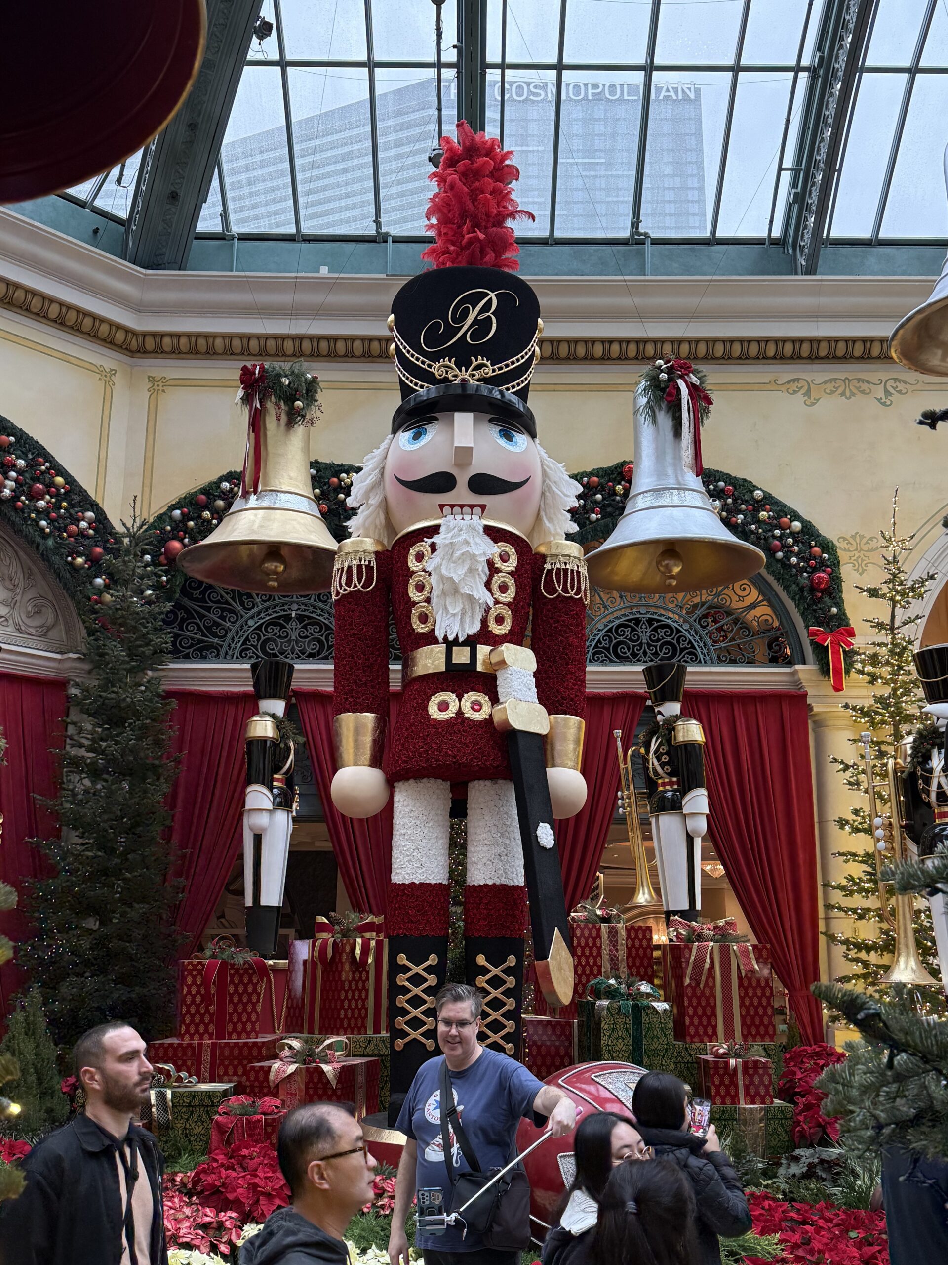 Midtown UNLV, Paradise — un grand casse-noisette dans un décor de Noël