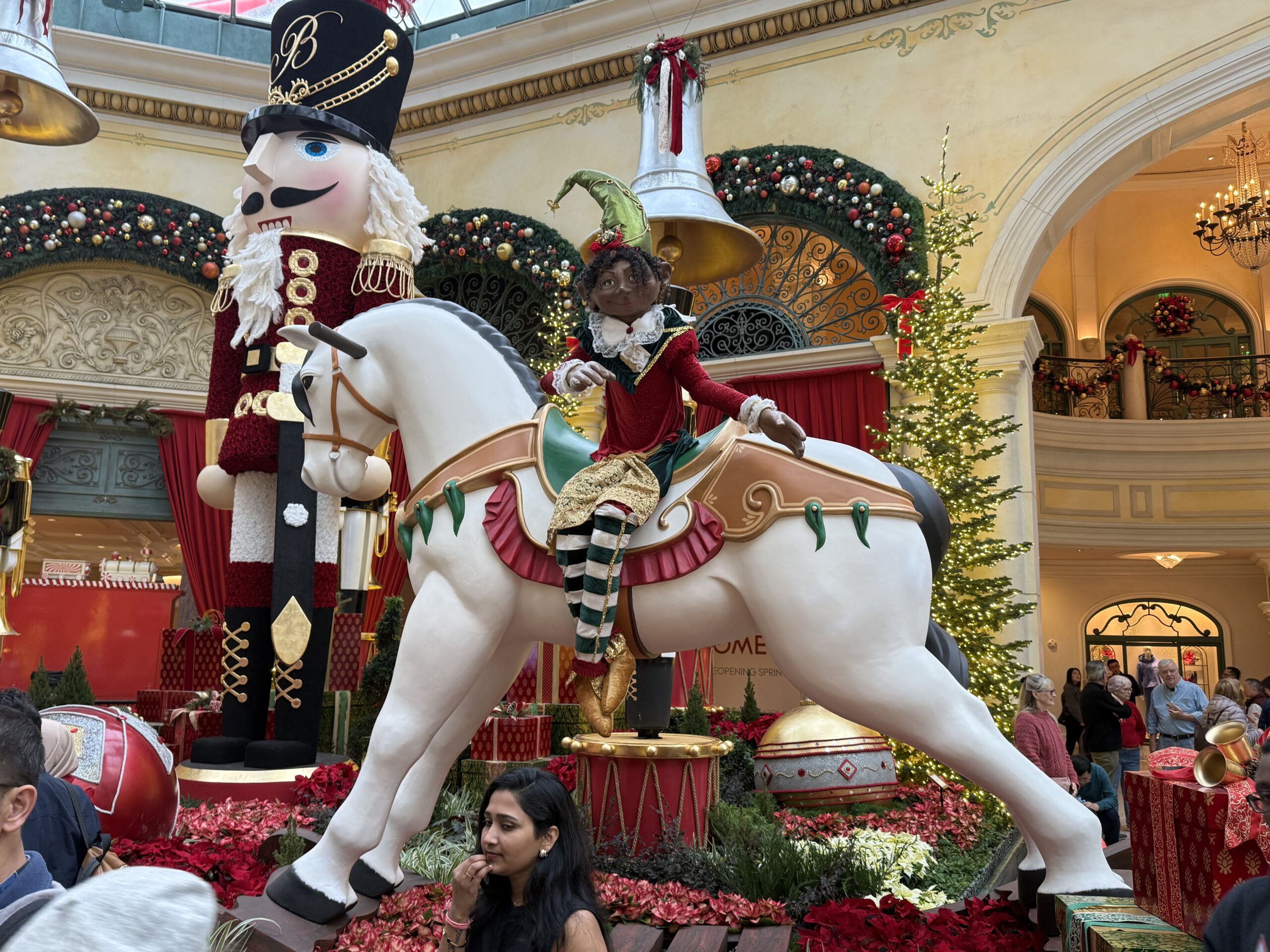 Midtown UNLV, Paradise — un grand cheval blanc