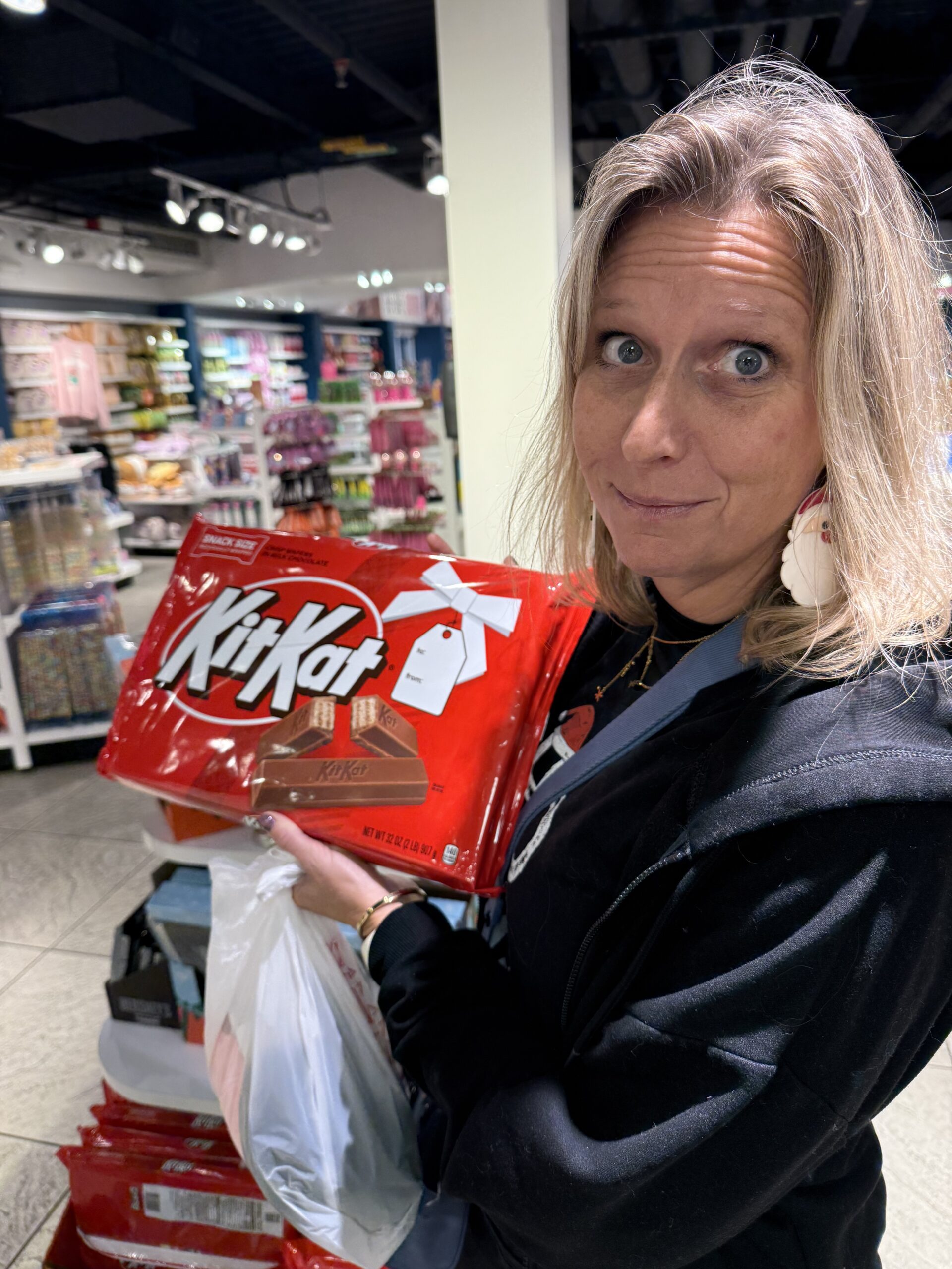 Midtown UNLV, Paradise — une femme tenant un sac de KFC
