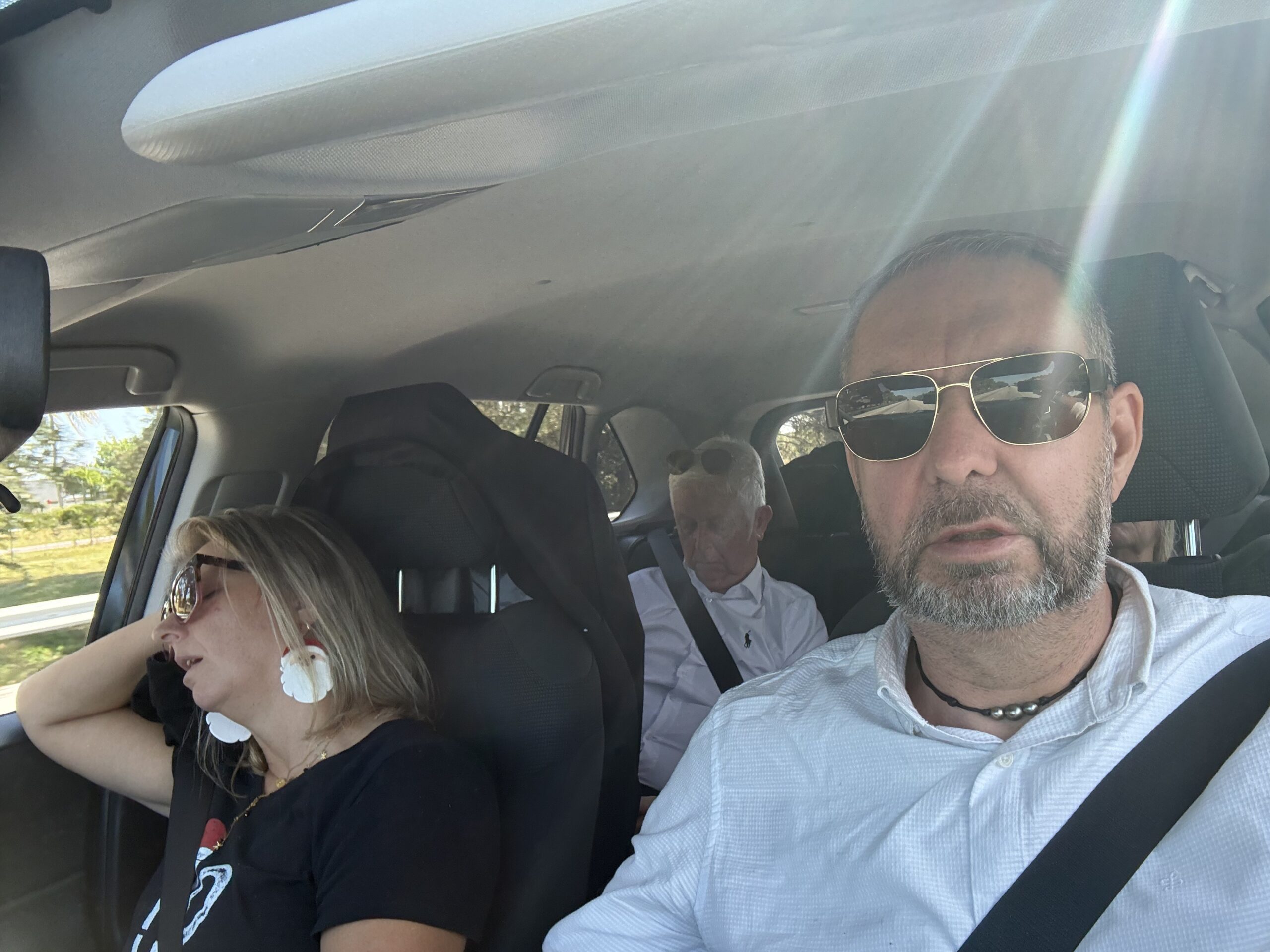 Port Saint Lucie — un homme et une femme dans une voiture