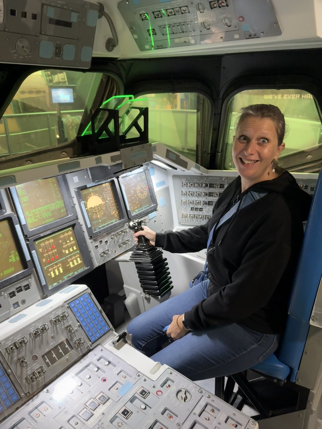 Merritt Island — une femme assise dans le cockpit d'un avion