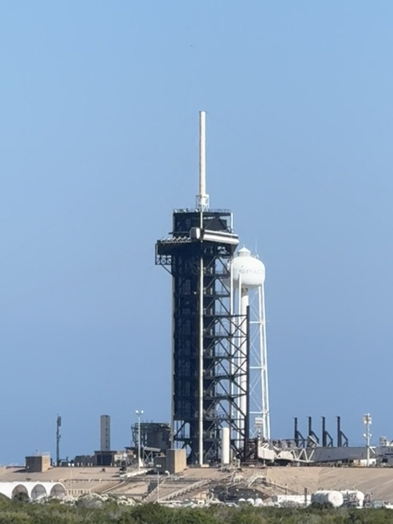 Merritt Island — une fusée SpaceX est visible sur le pas de tir à Kennedy Island