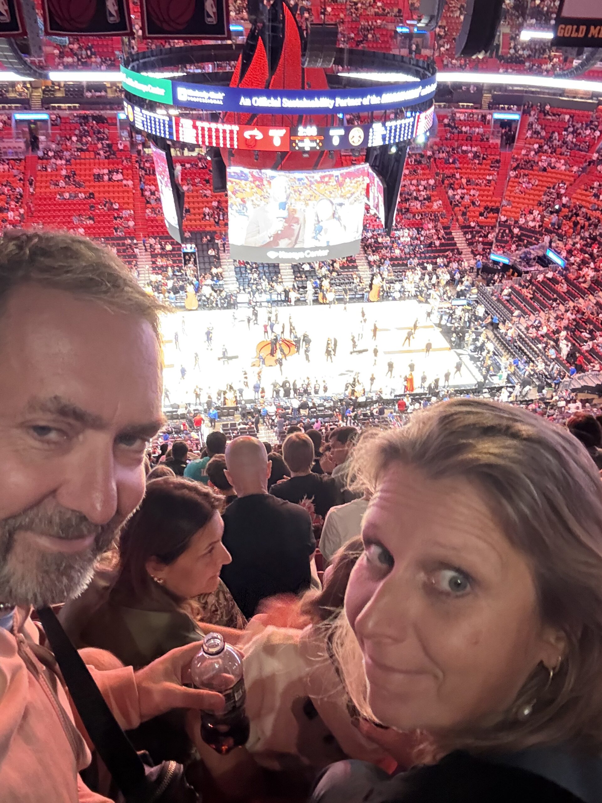 Miami — un homme et une femme posent pour une photo