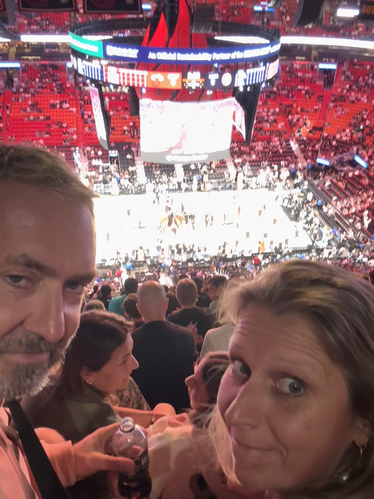 Miami — un homme et une femme posent pour une photo