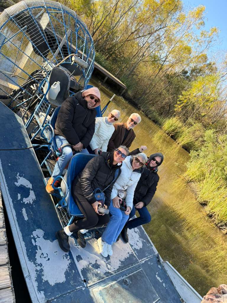 Huntridge, Las Vegas — Trois personnes assises sur un bateau dans l'eau