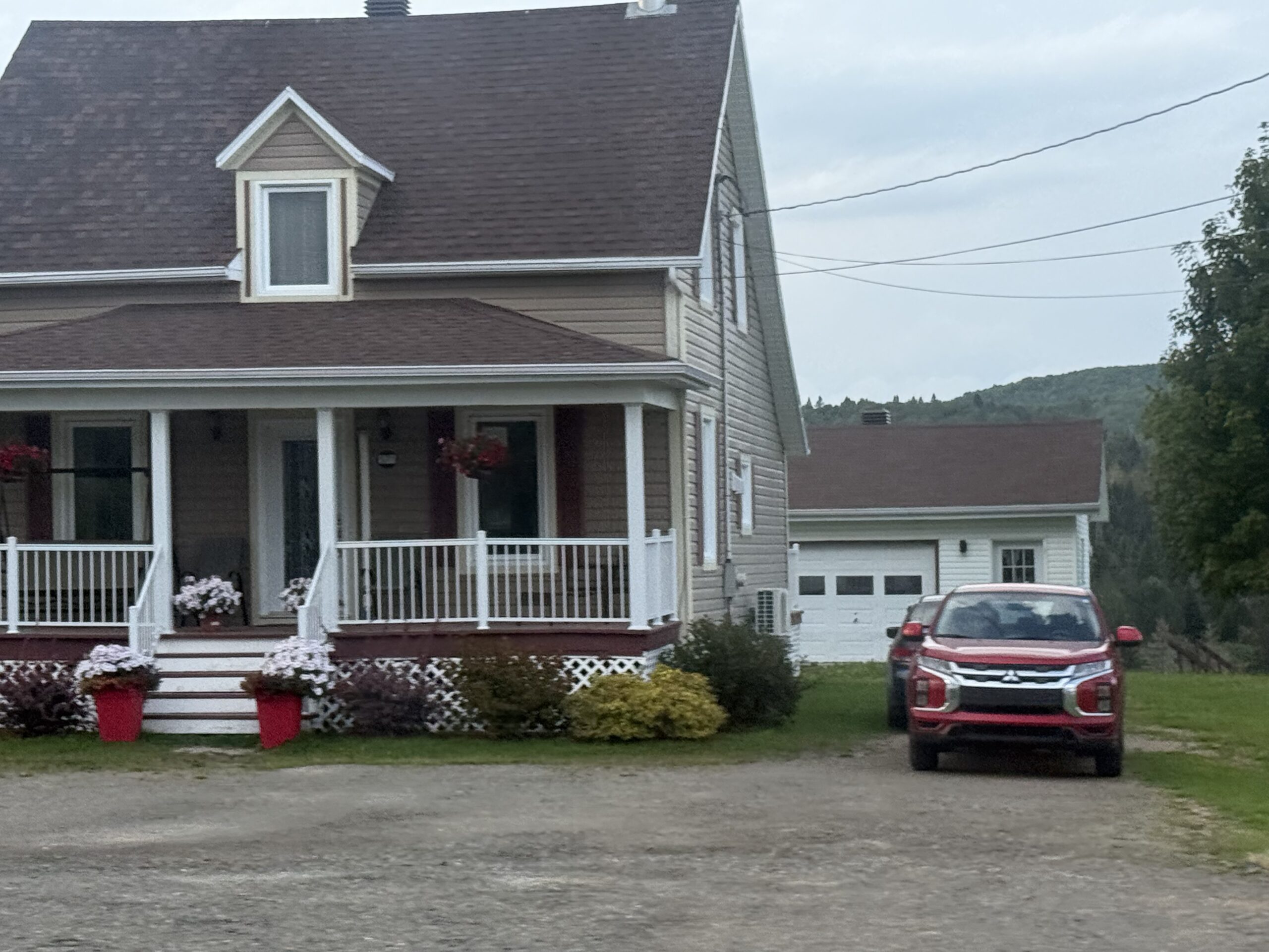 a house with a car parked in front of it, Gascons, Québec, Canada