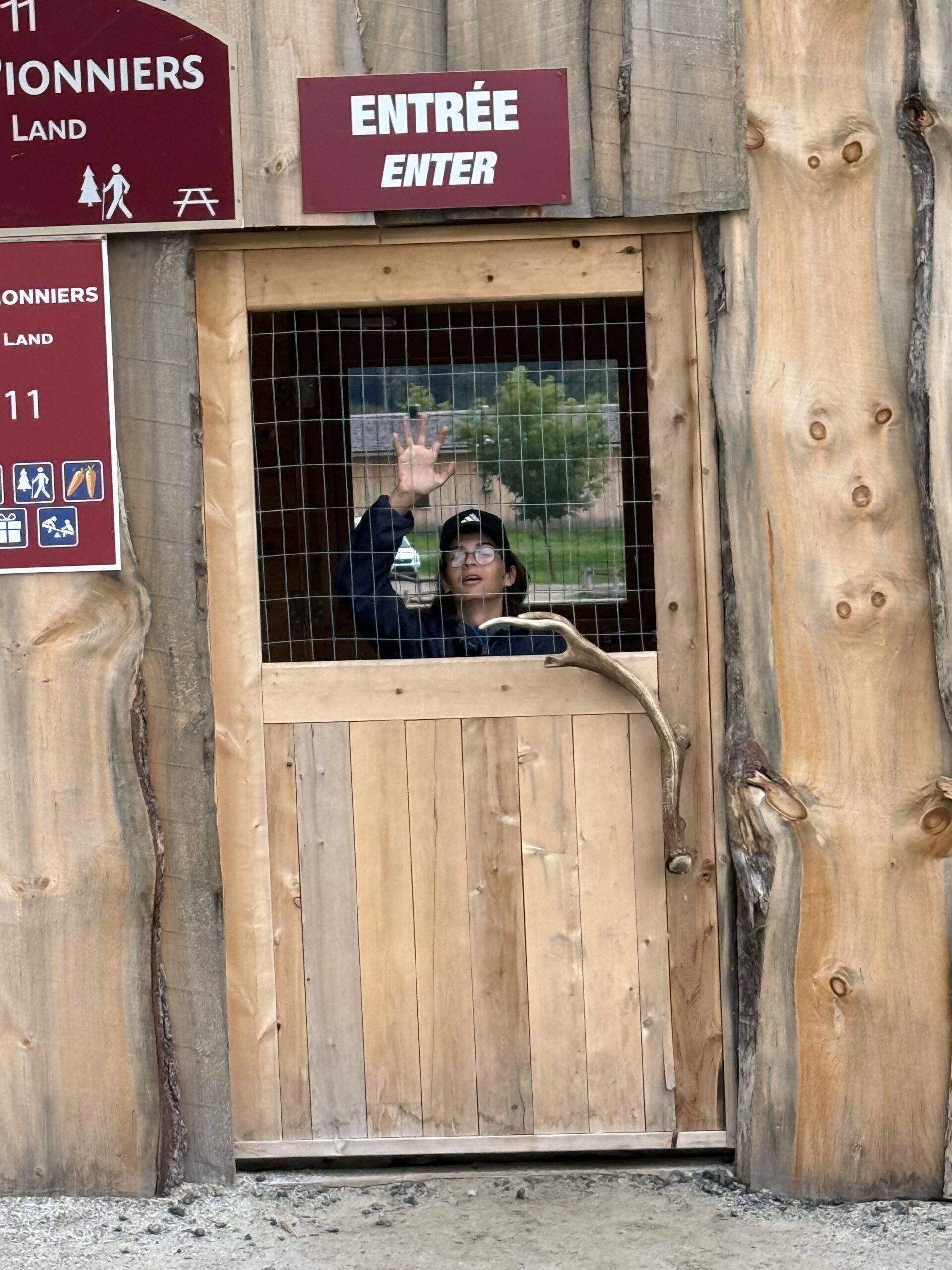 a man is sitting in a wooden door, Papineauville, Québec, Canada