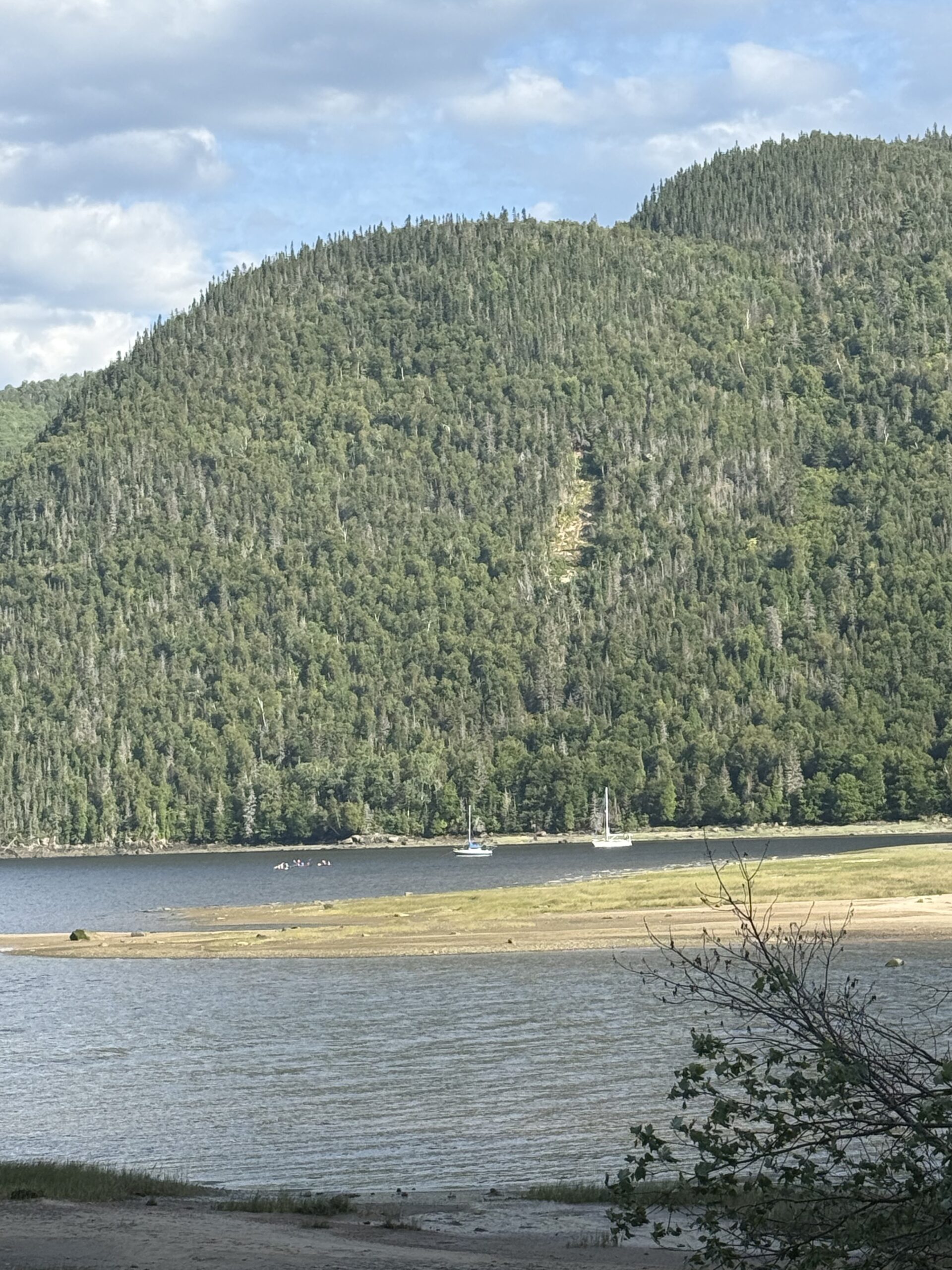 Une grande étendue d'eau, Rivière-Éternité, Québec, Canada