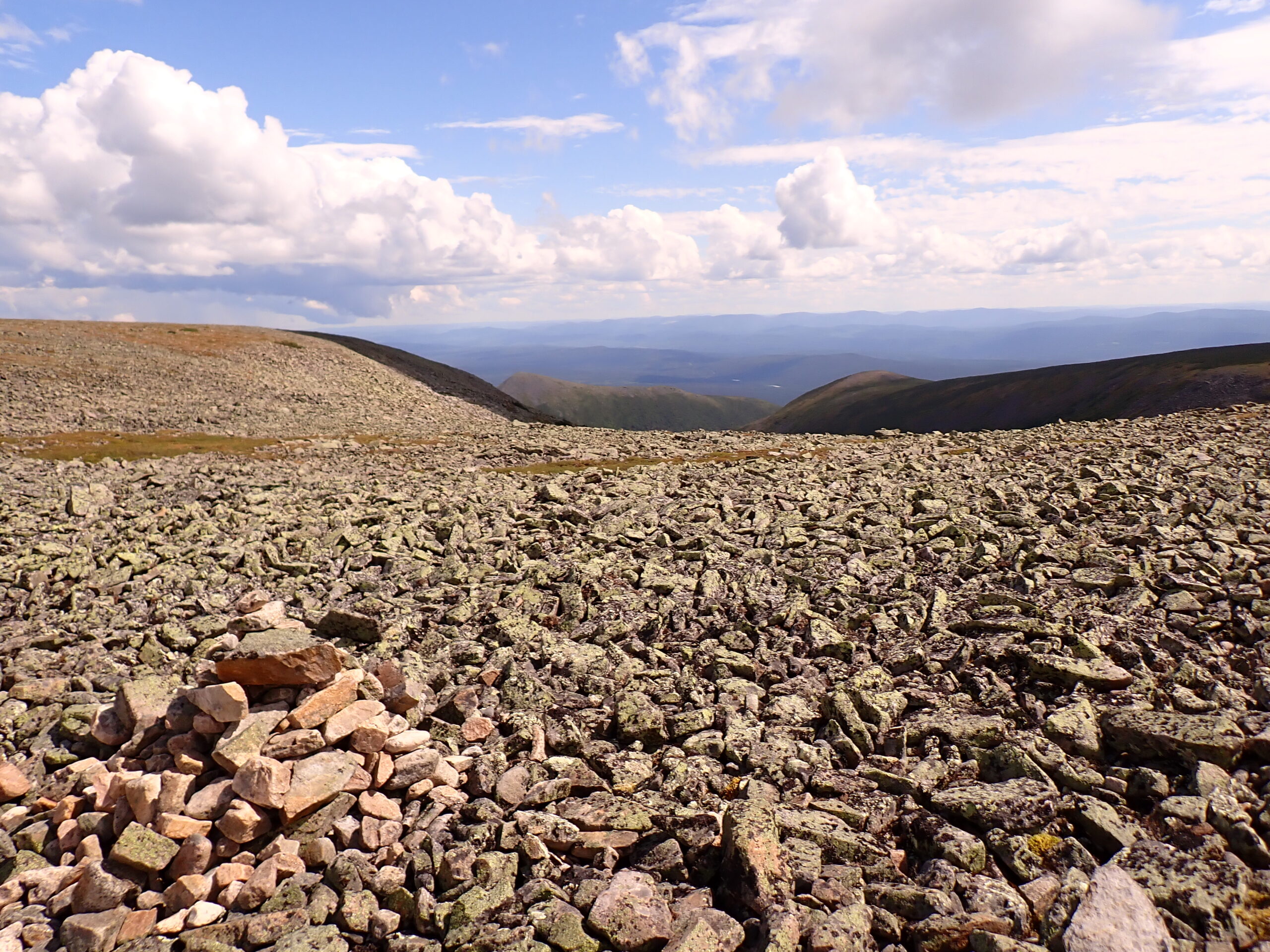 une montagne rocheuse