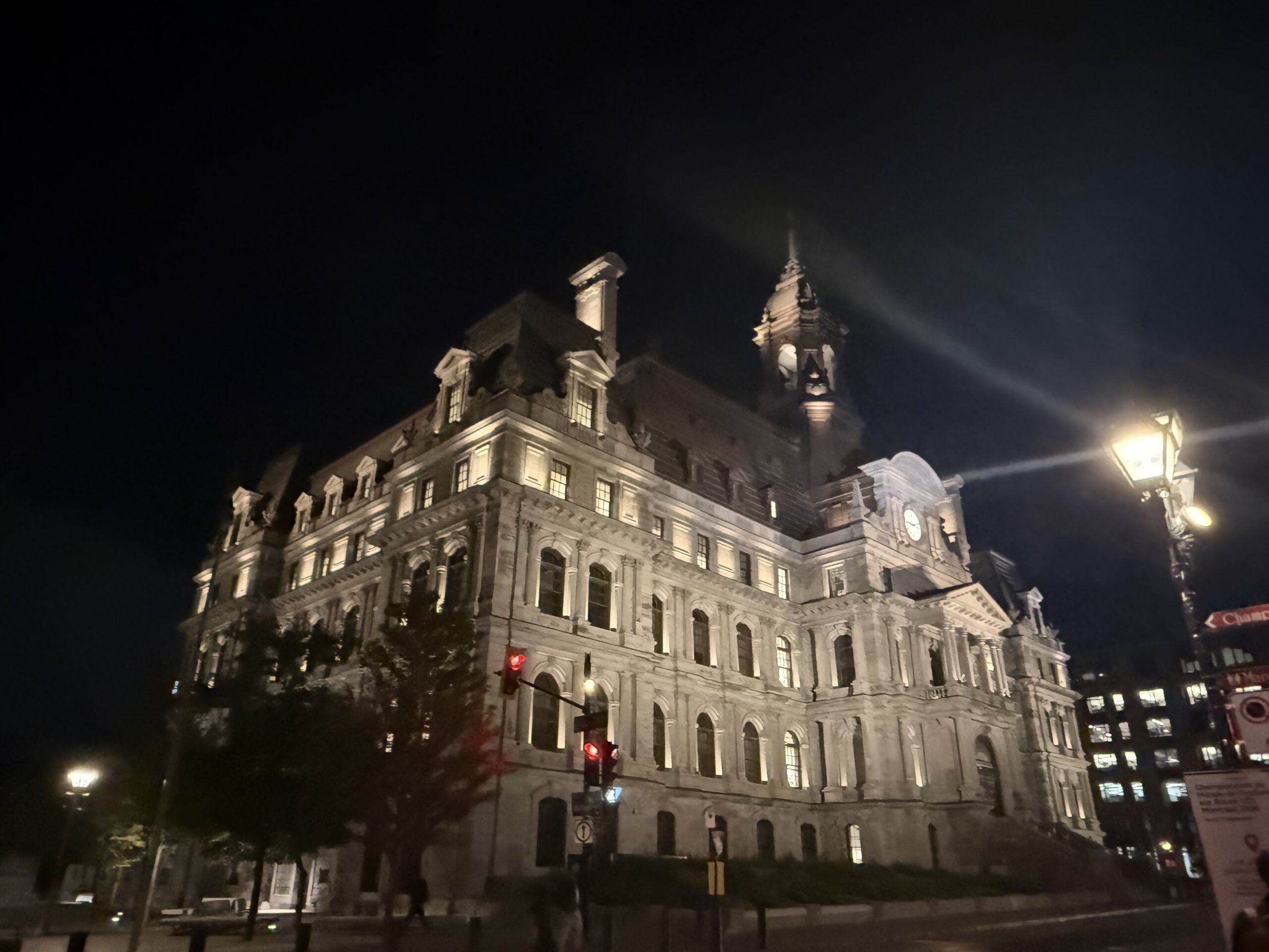 a large white building, Montréal, Québec, Canada