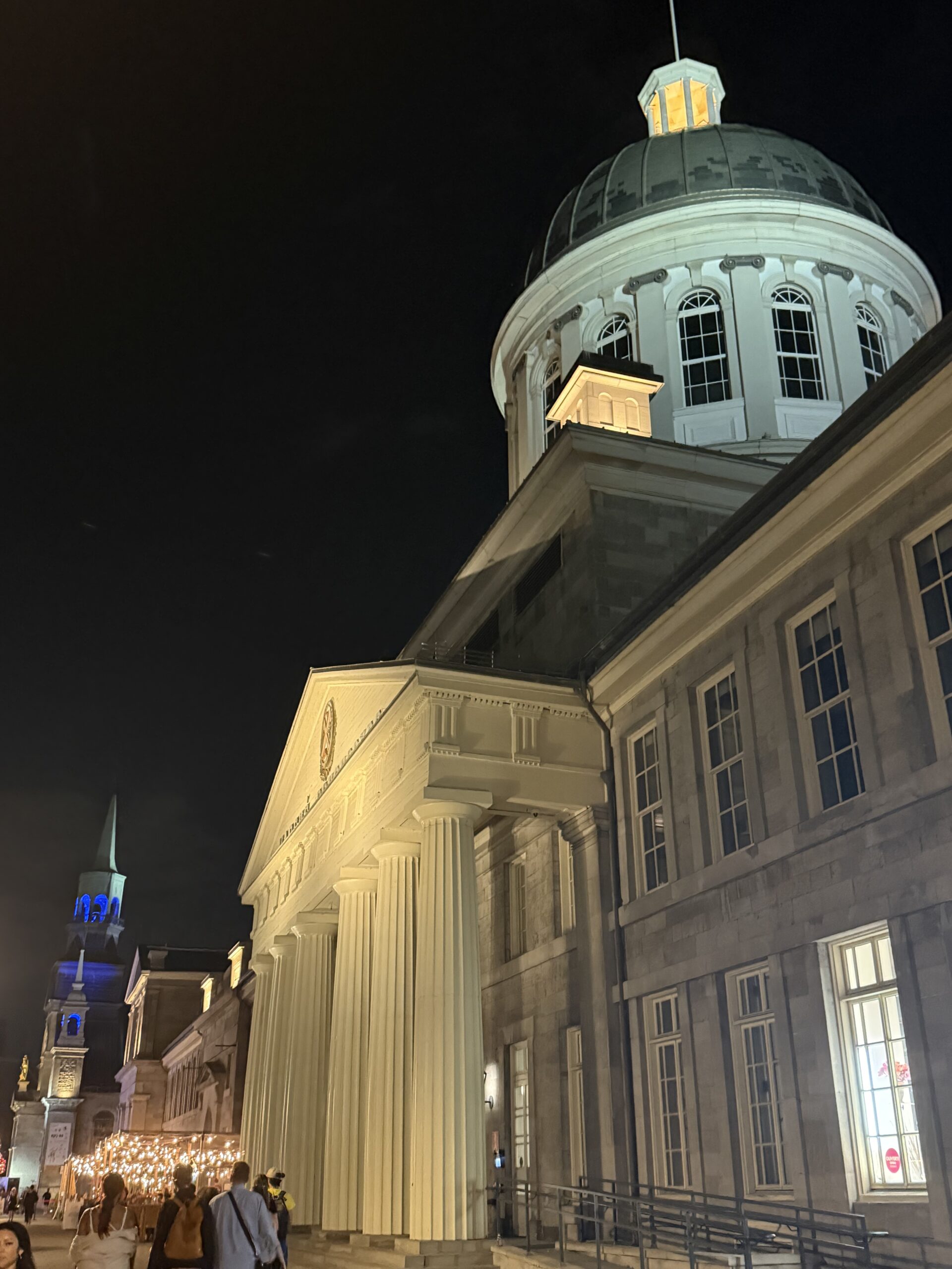 a large building with a clock on top, Montréal, Québec, Canada