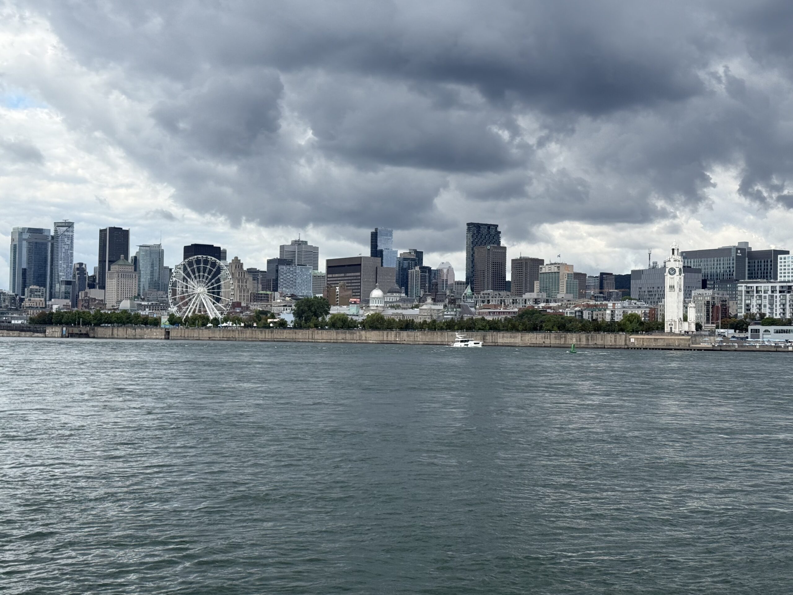 a large body of water, Montréal, Québec, Canada